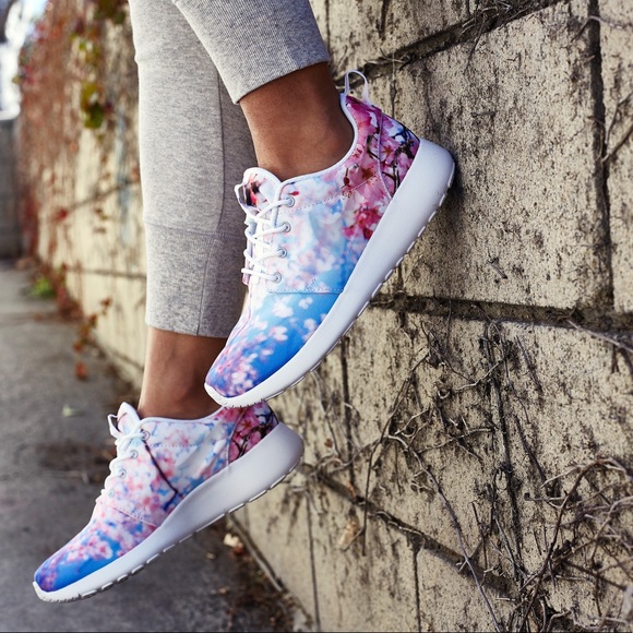 nike roshe run cherry blossom